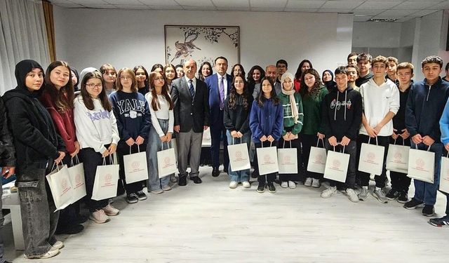 Vali Musa Işın öğrencilerle buluştu, eğitimin ve insan haklarının önemi vurgulandı