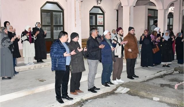 Emet’te 45 kişilik umre kafilesi kutsal topraklara dualarla uğurlandı