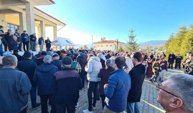 Emet’ten 25 kişilik umre grubu kutsal topraklara uğurlandı