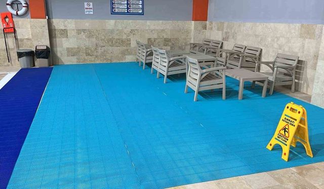 Gediz’de açılışı gerçekleştirilen yarı olimpik yüzme havuzunda hizmet detaylar belirlendi