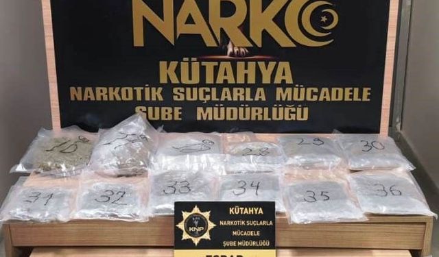 Kütahya’da durdurulan 2 araçta uyuşturucu ele geçirildi: 3 kişi tutuklandı