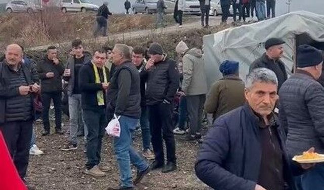 Kütahya’da Ferdi Tayfur anısına pilav ve ayran ikram edildi