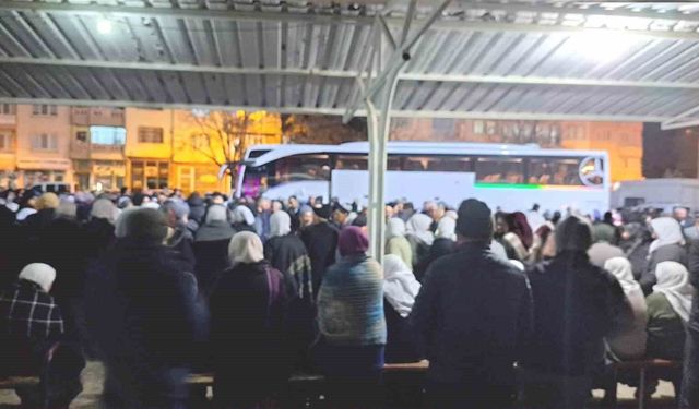 Simav’da 34 kişilik umre kafilesi kutsal topraklara dualarla uğurlandı
