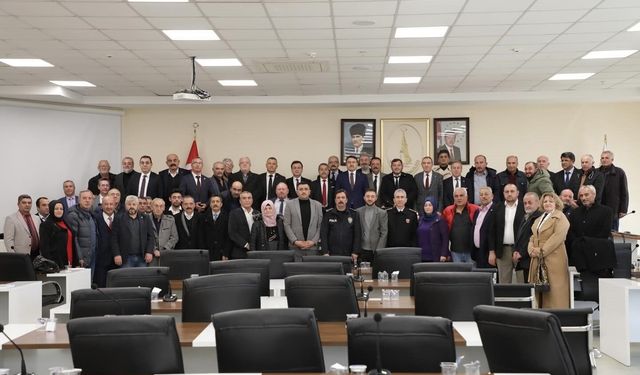 Vali Işın’dan muhtarlara ’sorunları geciktirmeden çözün’ talimatı