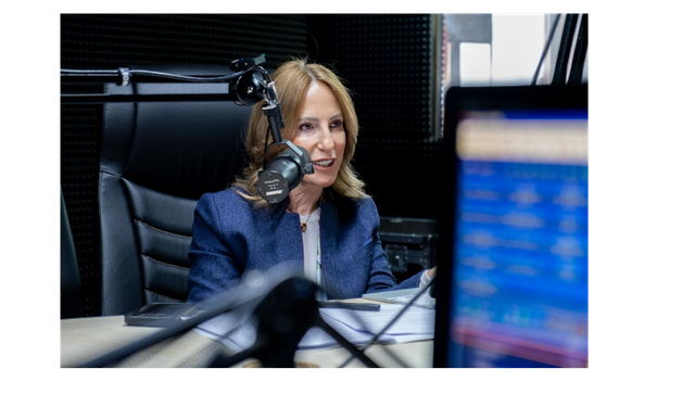 Esin Güral Argat Radyo Dumlupınar canlı yayınına konuk oldu  ‘Gençler çok yönlü ve sürekli öğrenmeye odaklanmalılar’
