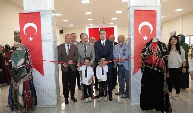 Çavdarhisar’da yılsonu sergisi açıldı