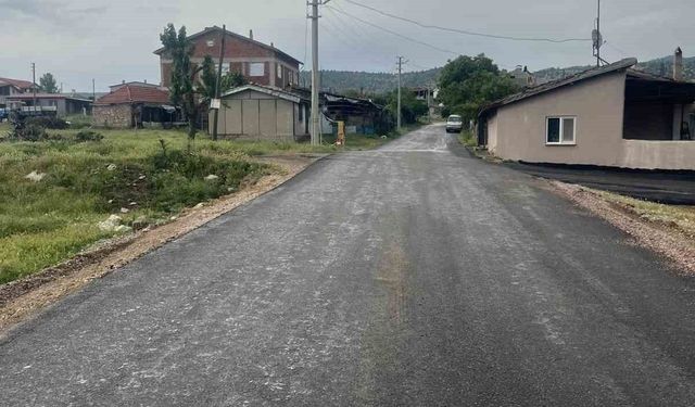 Gediz’in Aşıkpaşa ve Yeşilova köylerinde sıcak asfalt sevinci