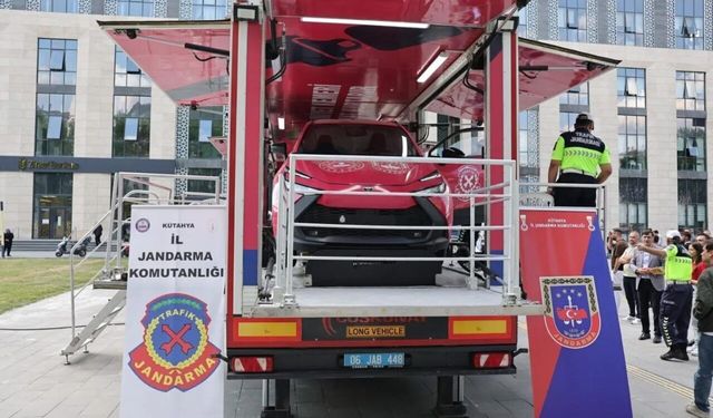 Kütahya’da Jandarma’nın 187. Yılına Özel Trafik Güvenliği etkinliği ilgi gördü