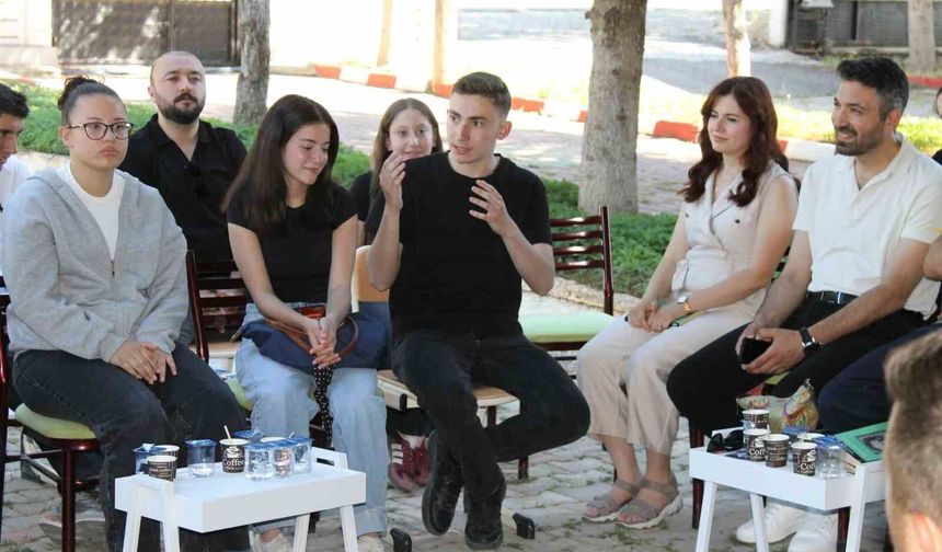 Altıntaş'ta kitap söyleşisi