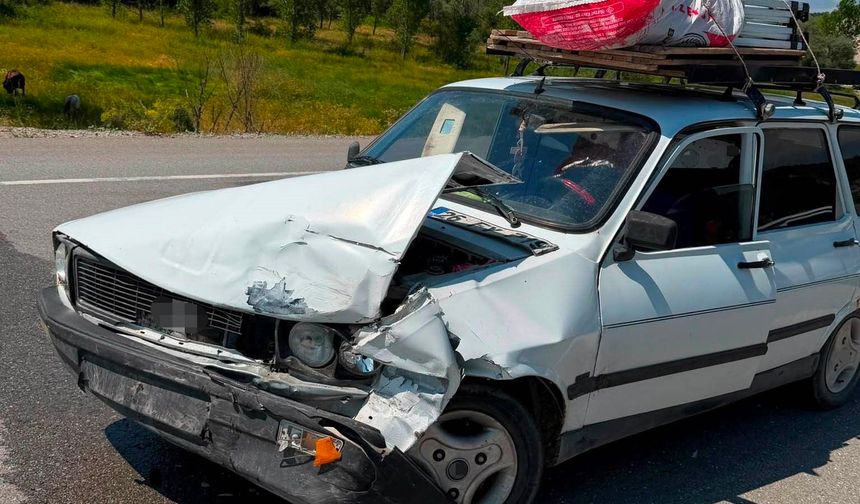 Emet-Hisarcık karayolunda iki araç çarpıştı: 1'i ağır 2 yaralı