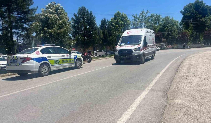 Tavşanlı'da motosiklet kazası, kask hayat kurtardı