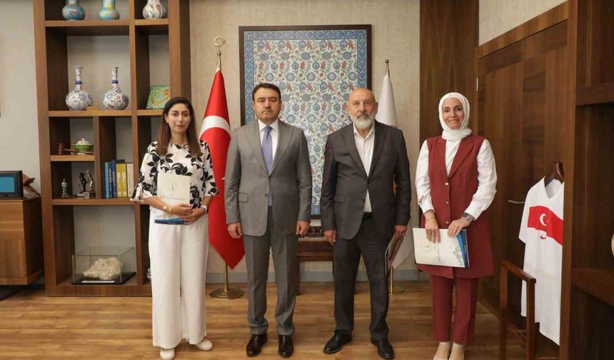 Vali Musa Işın'dan Ulu Camii'nin dijital rehber sistemini hazırlayan eğitimcilere tebrik