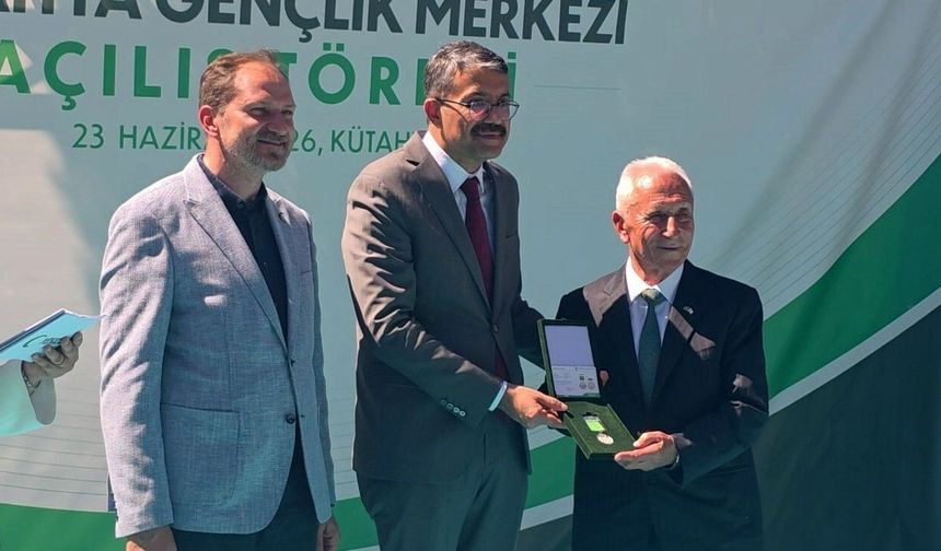 Yeşilay Onursal Başkanı Nuri Çetin: 'Gençliğe yapılan yatırım geleceğe yapılan yatırımdır'