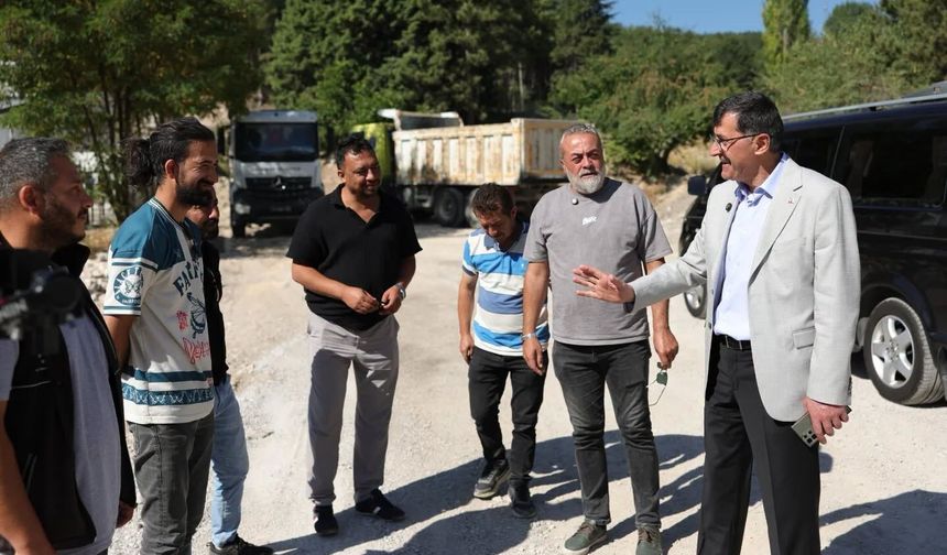Başkan Kahveci, 30 Ağustos Mahallesi'ndeki çalışmaları yerinde inceledi