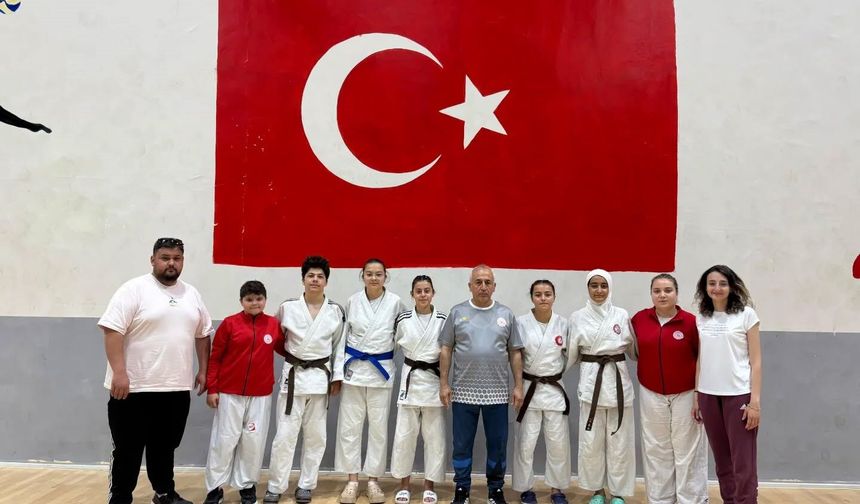 Kütahya Belediyespor judoda madalyaları topladı