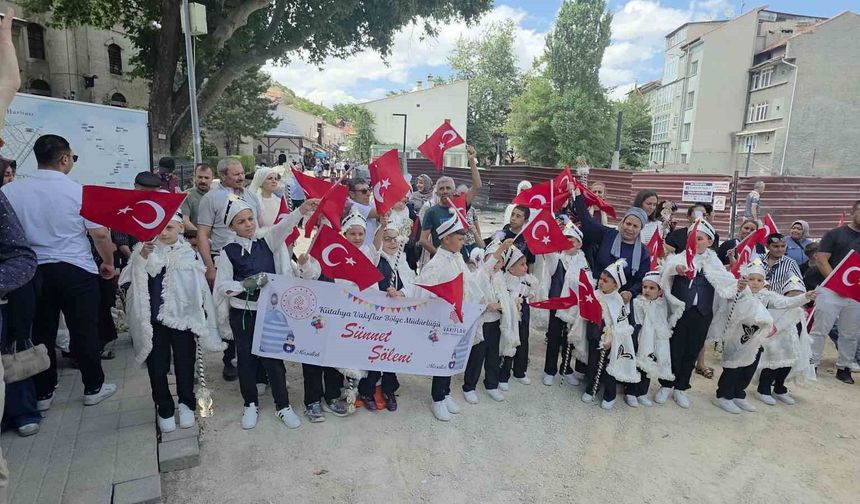 Kütahya'da 27 çocuk için vakıf geleneğiyle sünnet şöleni düzenlendi