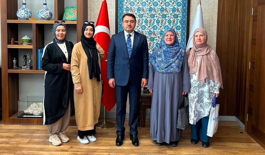 Vali Musa Işın, 'Manevi Yönüyle Kütahya' kitabının hazırlayıcılarını ağırladı