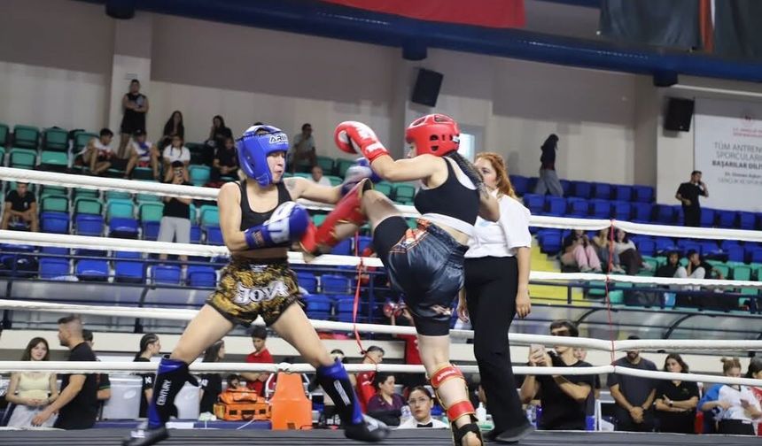 18. İller Arası Zafer Kupası Kick Boks Şampiyonası Kütahya'da gerçekleştirildi