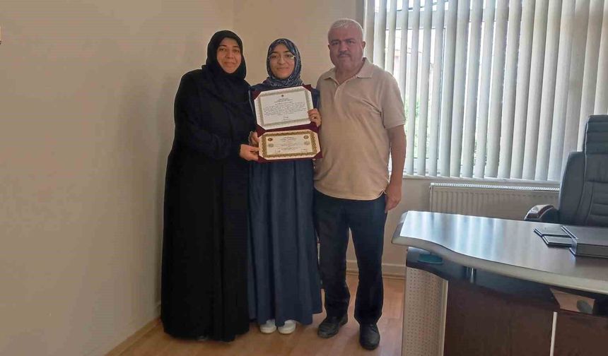Emet'te iki öğrenci daha hafızlık belgesine kavuştu
