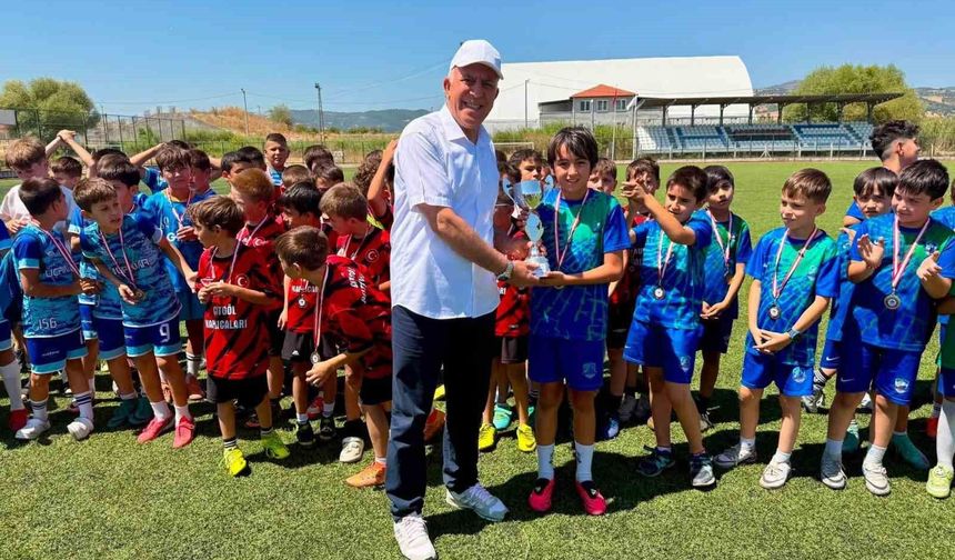 Hisarcık'ta 'Ethem Bal Kupası U10 Futbol Turnuvası' sona erdi