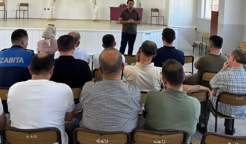 Hisarcık'ta Hayat Üniversitesi Projesi kapsamında 'Hükümet Sistemleri ve Devlet Teşkilatı' konulu eğitim düzenlendi