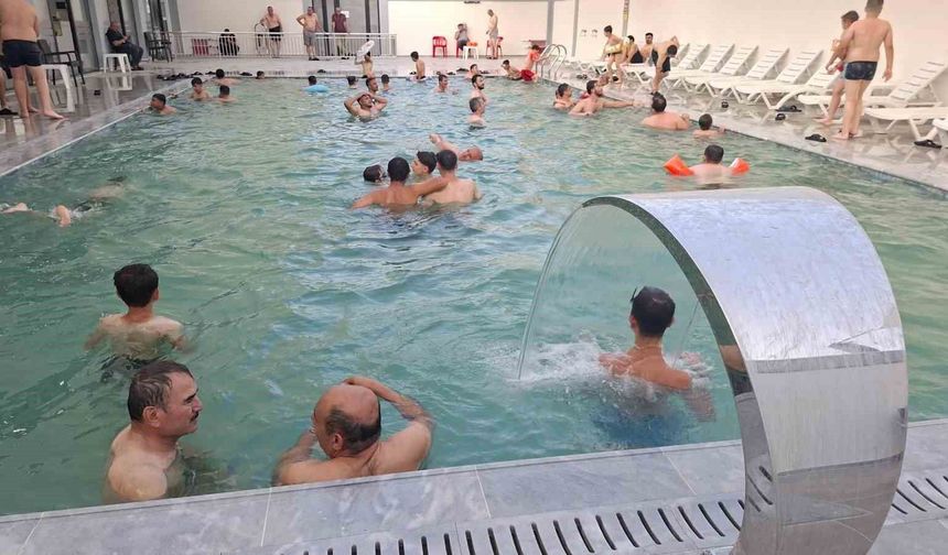 Hisarcık'taki şifalı termal havuz vatandaşların ilgi odağı oldu
