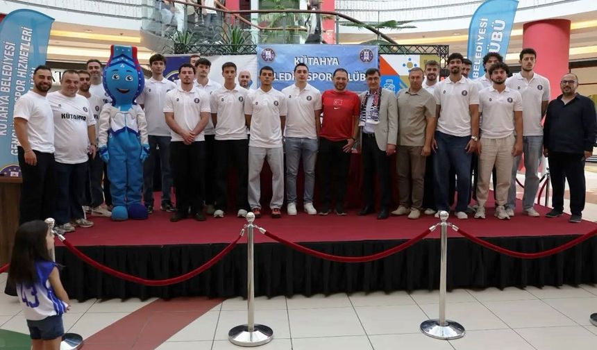 Kütahya Belediyespor Basketbol Takımı yeni sezon öncesi görücüye çıktı
