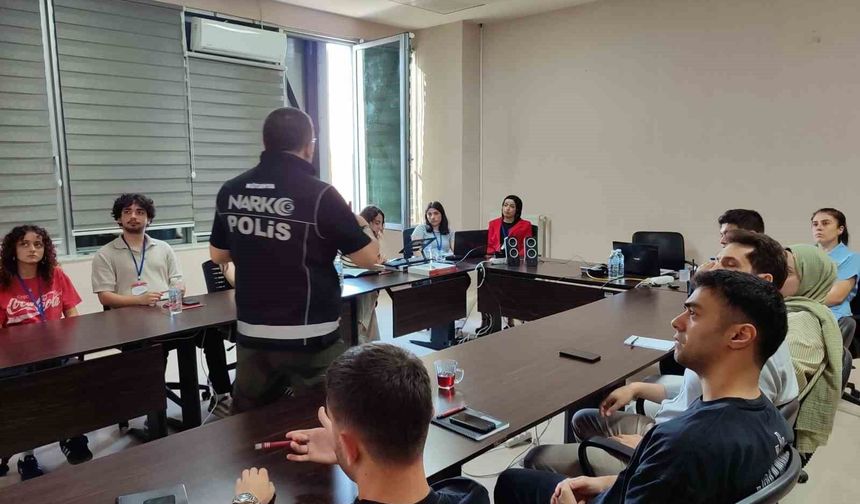 Kütahya Emniyeti'nden uyuşturucuyla mücadelede farkındalık eğitimleri