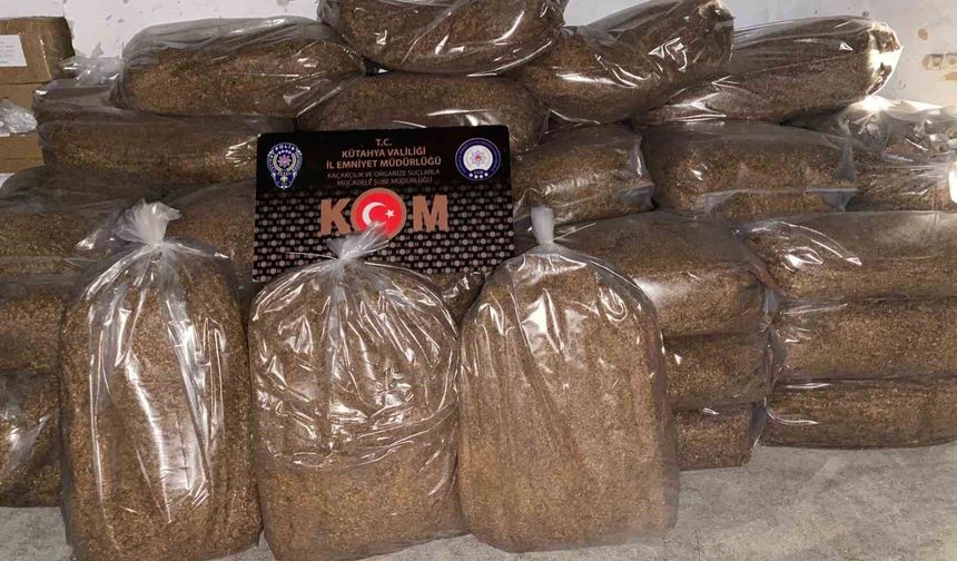 Kütahya'da 2 araca kaçakçılık operasyonu: 1 ton 716 kilo tütün ele geçirildi