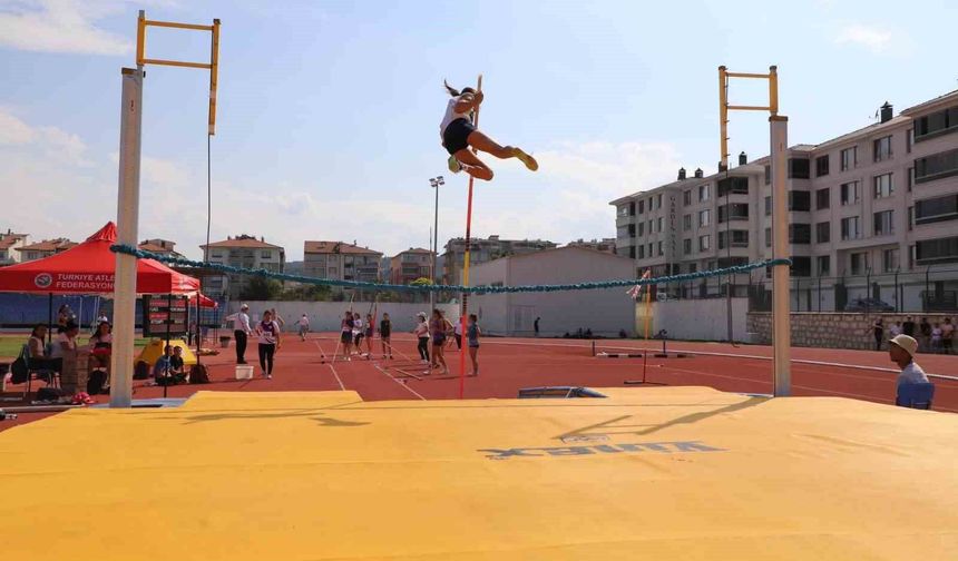 Kütahya'da 30 Ağustos Zafer Kupası'nda atletizm heyecanı sona erdi