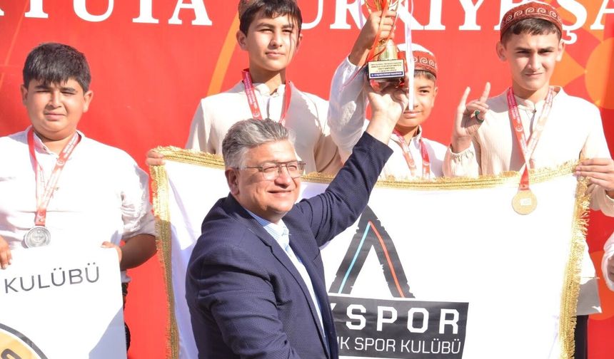 Rektör Kızıltoprak: 'Geleneksel Türk okçuluğu geleceğe taşınan bir medeniyet mirasıdır'