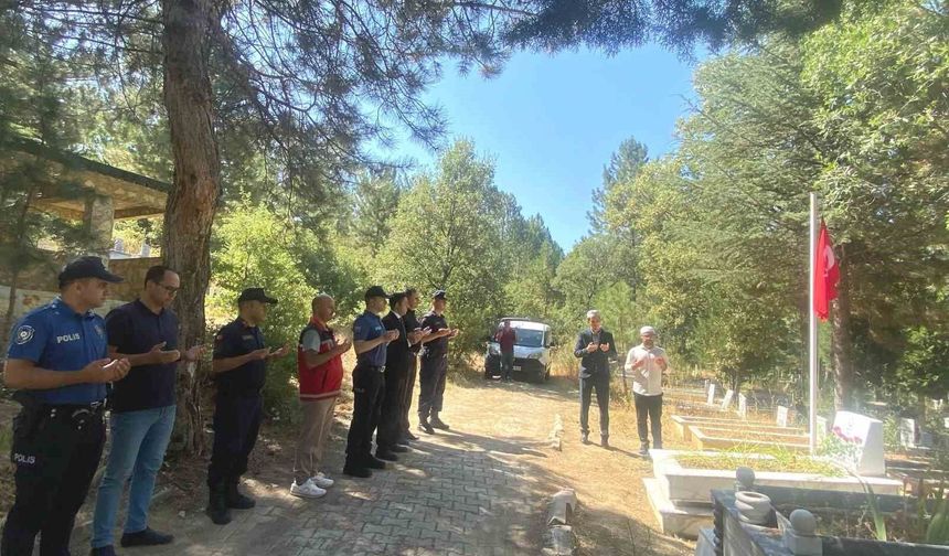 Şaphane'de şehit İlyas Ercan Aslan kabri başında anıldı