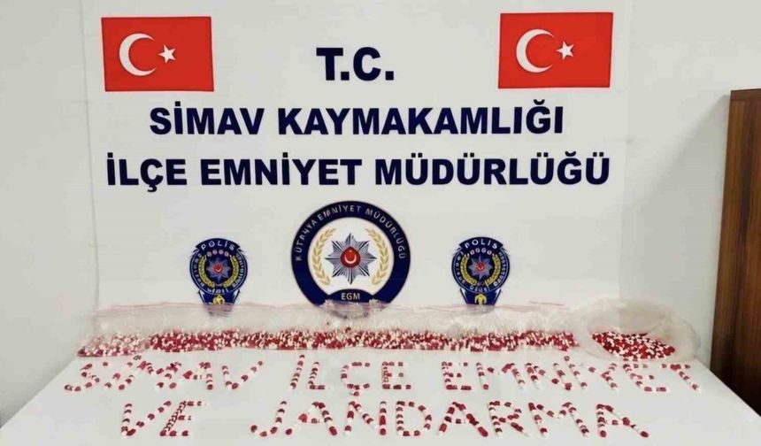 Simav'da 3 bin 716 adet sentetik hap ele geçirildi