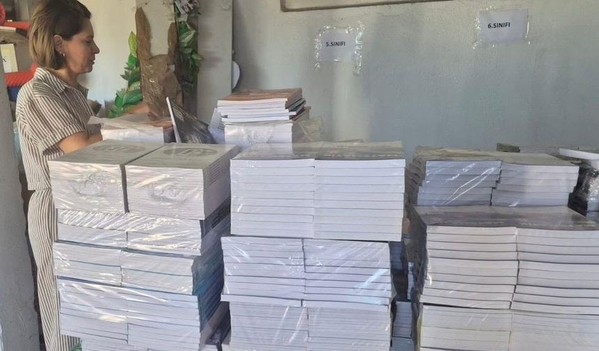 Altıntaş'ta öğrencilerin kitapları hazır, dağıtım süreci başladı