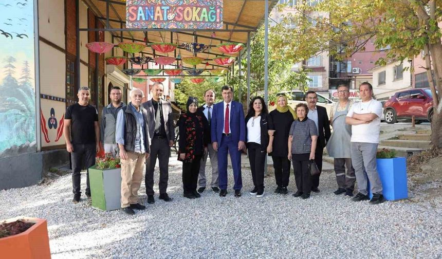 Başkan Kahveci, Sanat Sokağı'nda incelemelerde bulundu