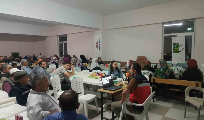 Çavdarhisar'da yetiştiricilere 'Sağım Hijyeni' eğitimi