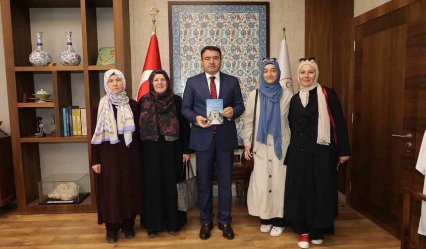 'Evliyalar Şehri Kütahya' kitabı Vali Musa Işın'a takdim edildi