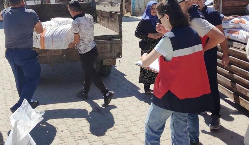 Hisarcık Karbasan köyünde organik adaçayı üreticilerine gübre desteği