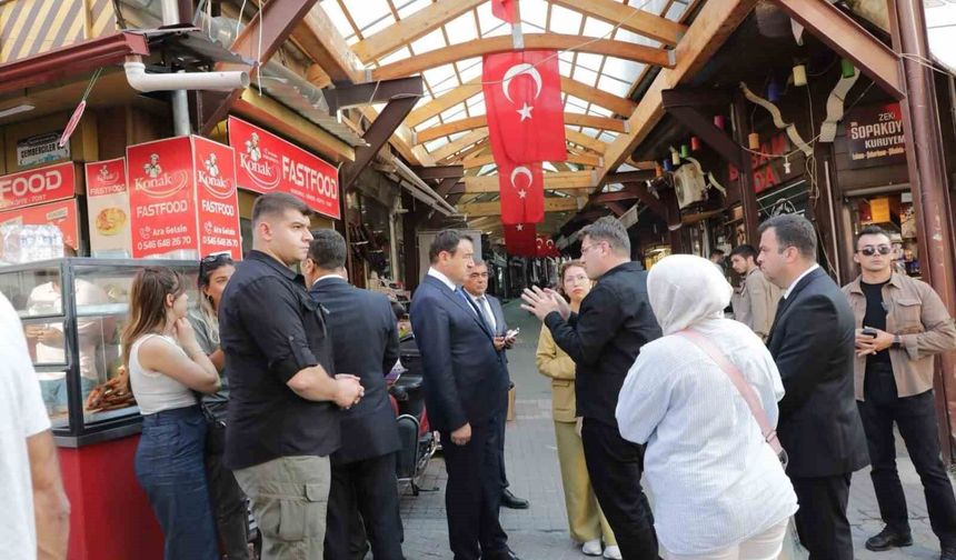 Kütahya Valisi Musa Işın, Sokak Sağlıklaştırma Projesi alanında incelemelerde bulundu
