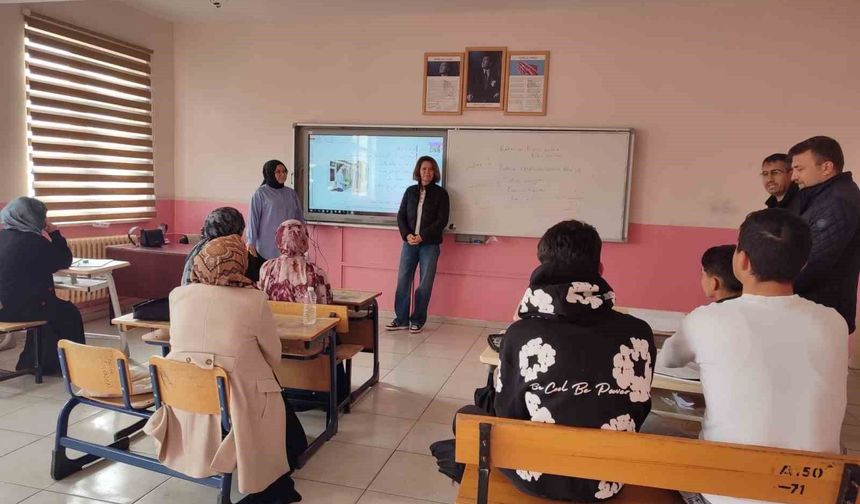 Altıntaş'ta Açık Öğretim İmam Hatip Lisesi kurslarına ziyaret