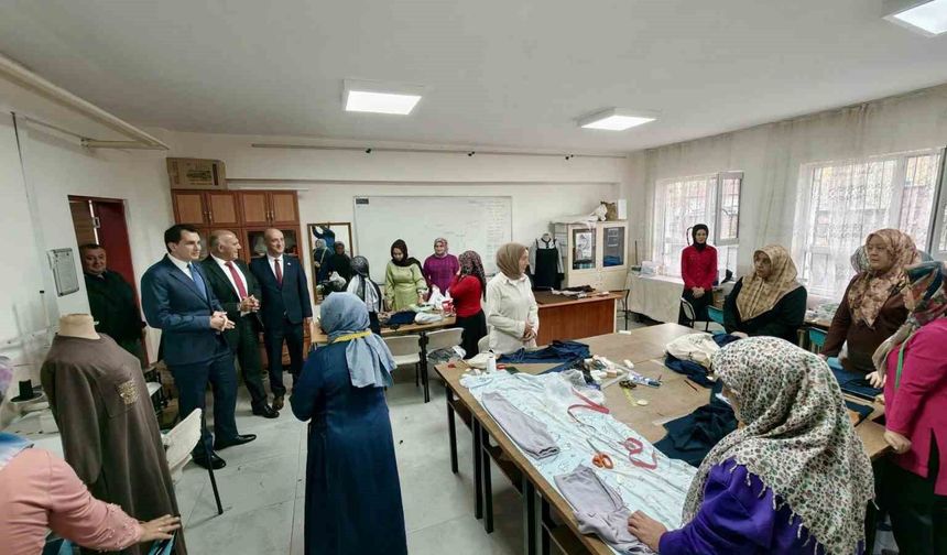 Hisarcık Kaymakamı Atam'dan halk eğitimi kurslarına ziyaret