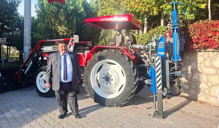 Hisarcık'ta Şeyhler köylüleri bir araya gelip traktör kepçe aldı