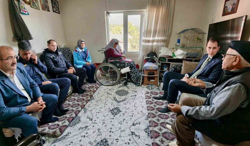 Kaymakam Atam yaşlı vatandaşları evlerinde ziyaret etti