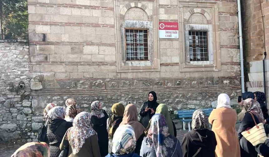 Kütahya Aile Derneği üyelerinden tarihi mekanlara ziyaret