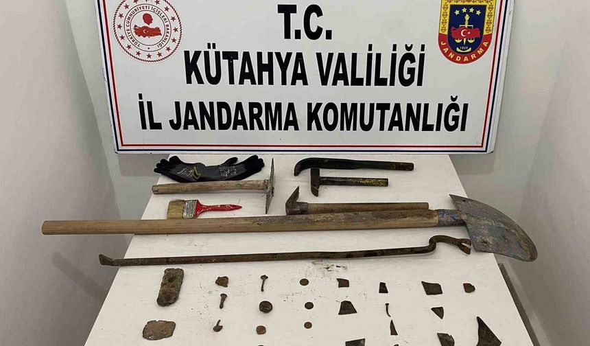Kütahya'da Anadolu Mirası operasyonu, tarihi eserler ele geçirildi