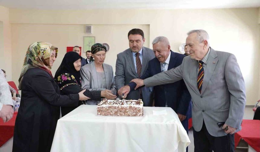 Kütahya'da Dünya Yaşlılar Günü'nde anlamlı buluşma