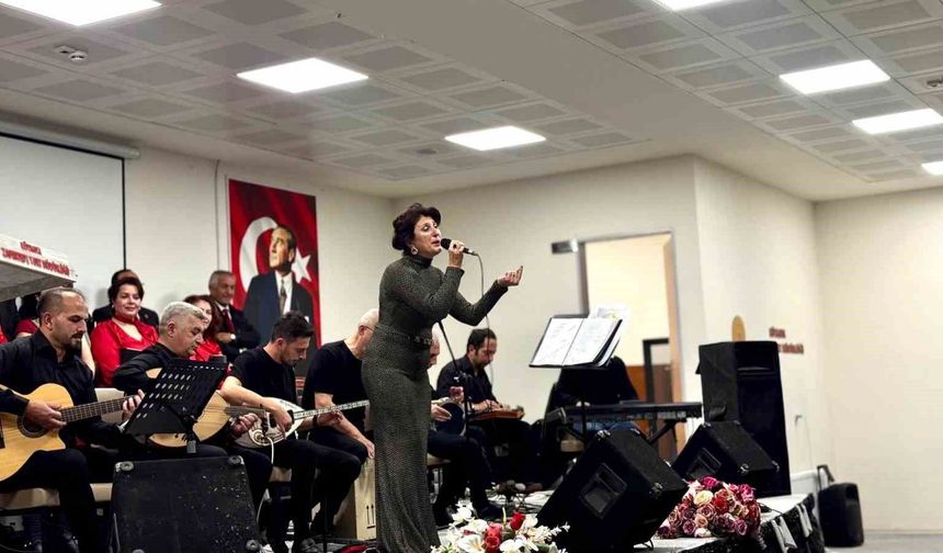 Kütahya'da kız öğrenci yurdunda Türk sanat müziği konseri düzenlendi