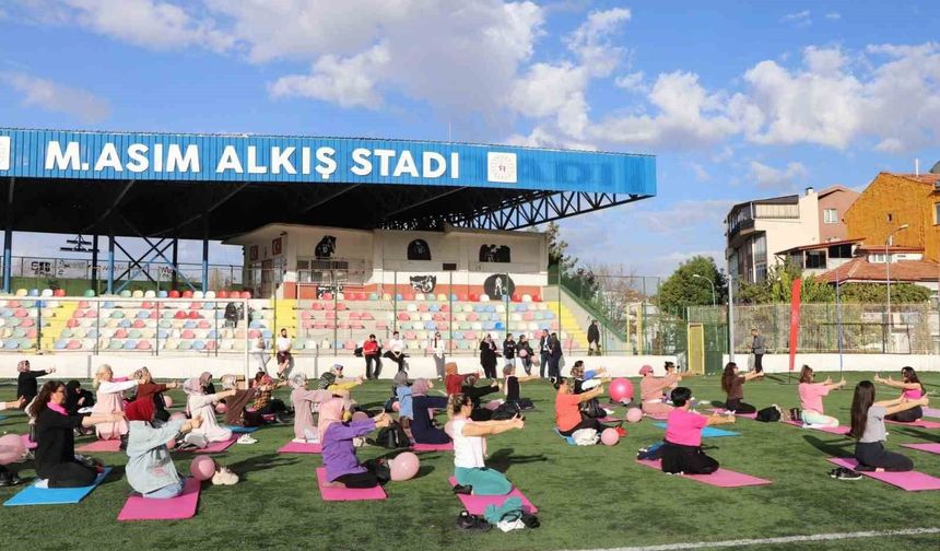 Kütahya'da 'Pembe Pilates' etkinliğiyle meme kanserinde erken tanıya dikkat çekildi