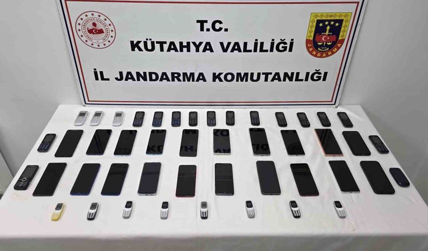 Simav'da 1,6 milyon TL değerinde kaçak telefon ele geçirildi