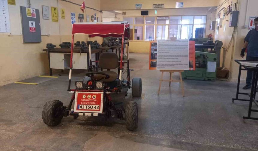 Gediz’de meslek lisesi öğretmen ve öğrencilerinin yaptığı güneş enerjisi ile çalışan araç
